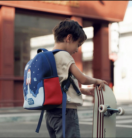 Mochila infantil Zoy Zoii azul con diseño de cohete espacial