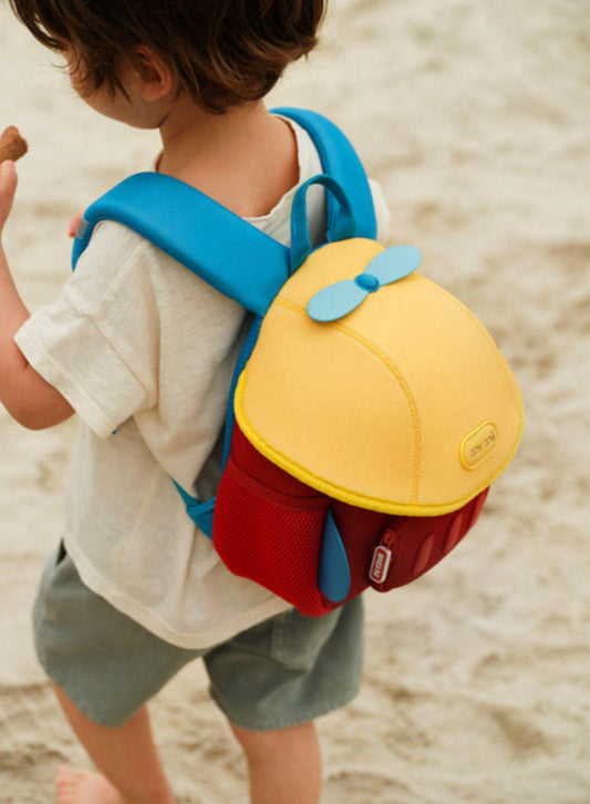Mochila infantil en forma de cohete rojo y amarillo