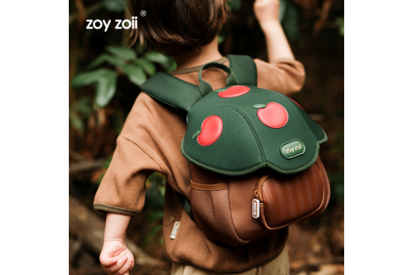 The history of the backpack: how and when it appeared and why it became an indispensable accessory - Alizones.shop