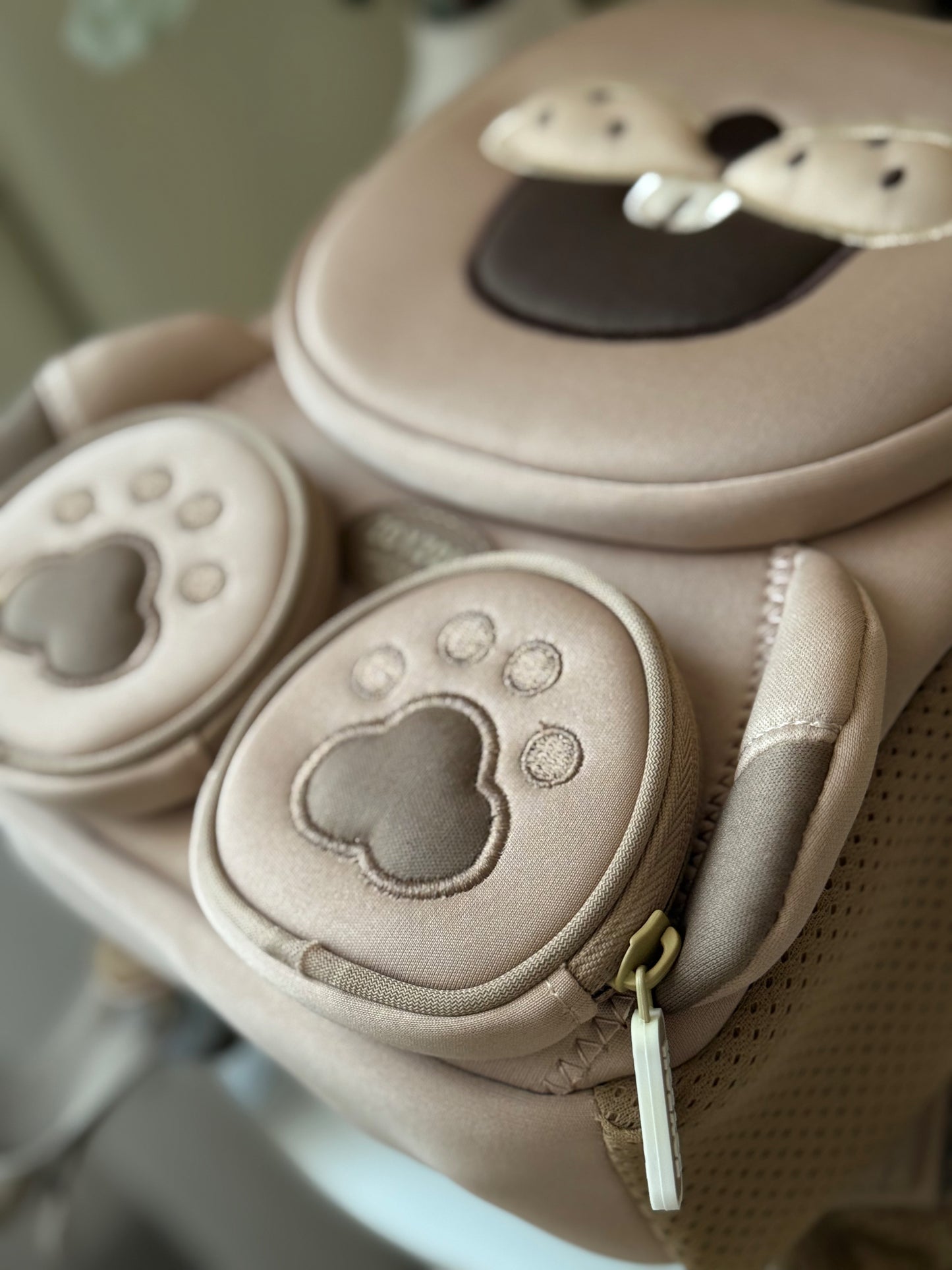 Zoy Zoii B38 – Mochila Infantil Conejo Gris con Sonido y Correas Ajustables