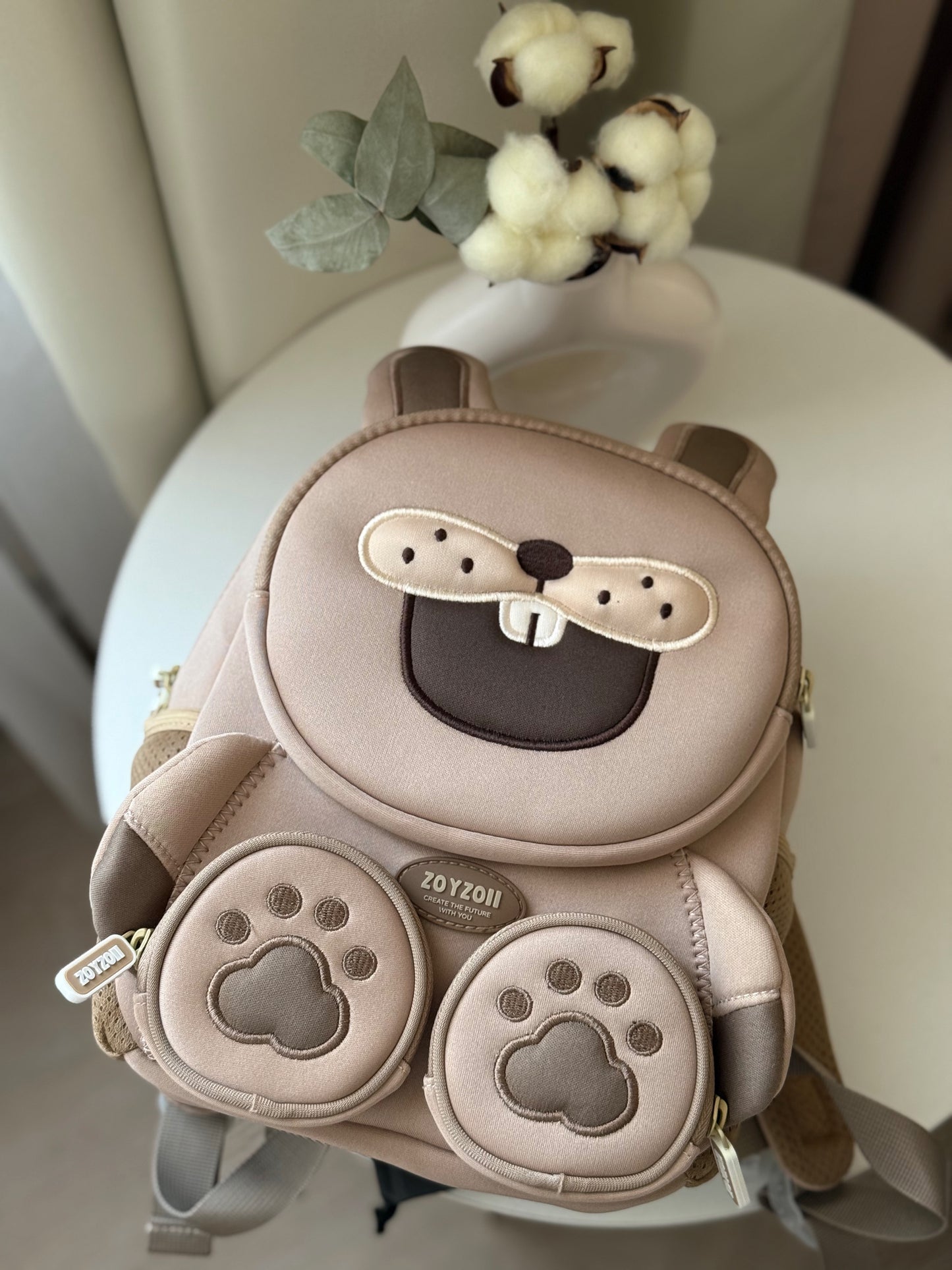 Zoy Zoii B38 – Mochila Infantil Conejo Gris con Sonido y Correas Ajustables