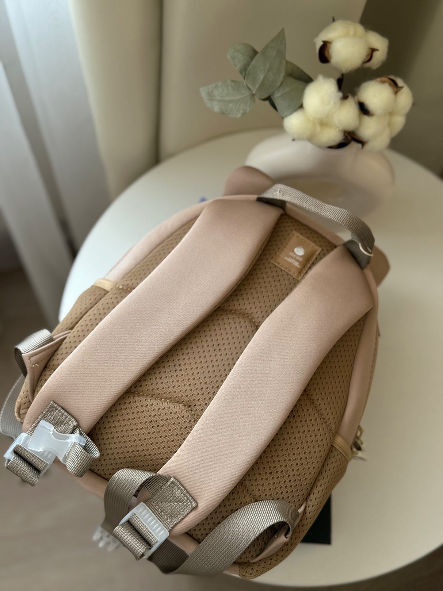 Zoy Zoii B38 – Mochila Infantil Conejo Gris con Sonido y Correas Ajustables