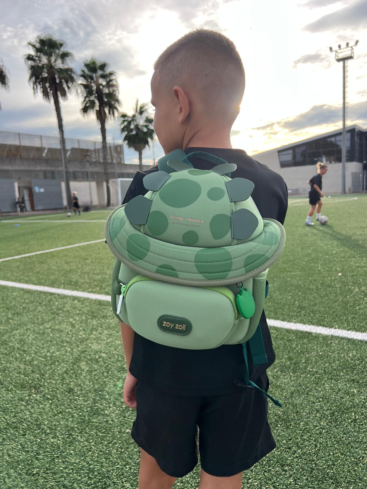 Parte trasera de la mochila Zoy Zoii con panel acolchado y transpirable para mayor comodidad