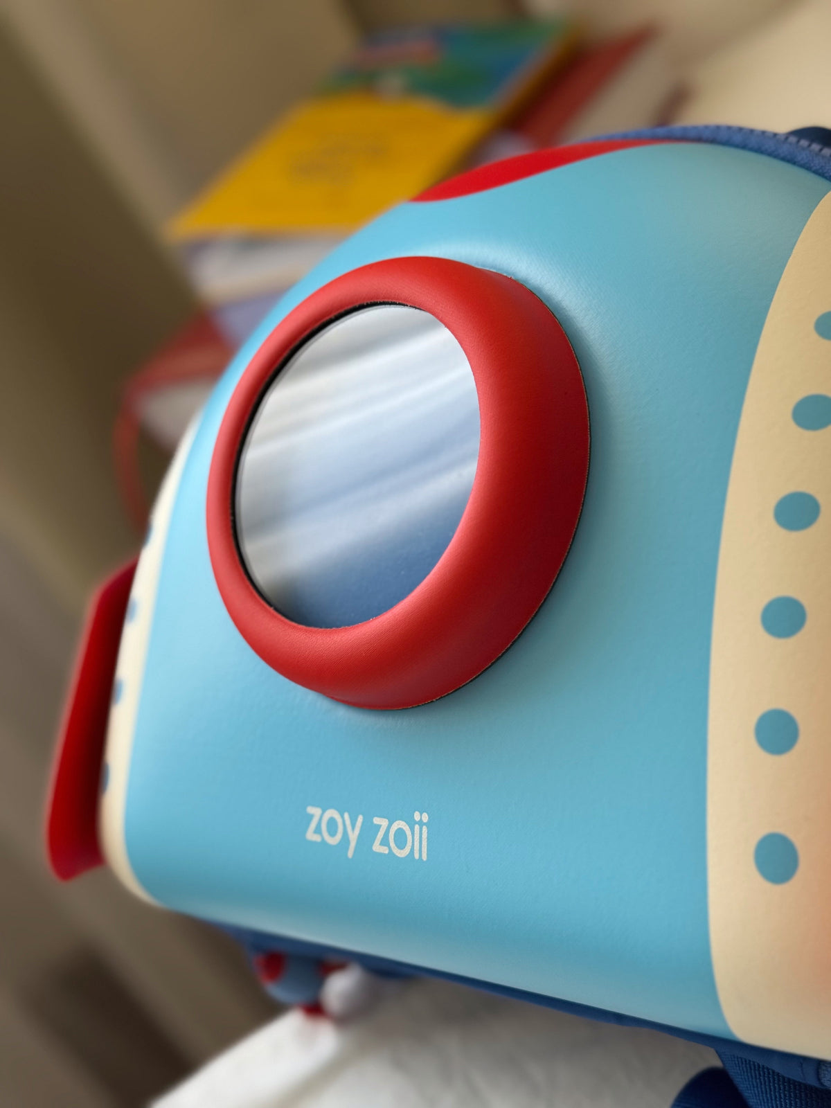 Mochila infantil Zoy Zoii de temática espacial ligera y resistente