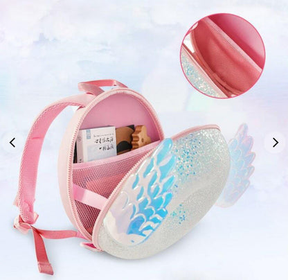 Mochila Zoy Zoii con alas y acabado brillante estilo fantasía.