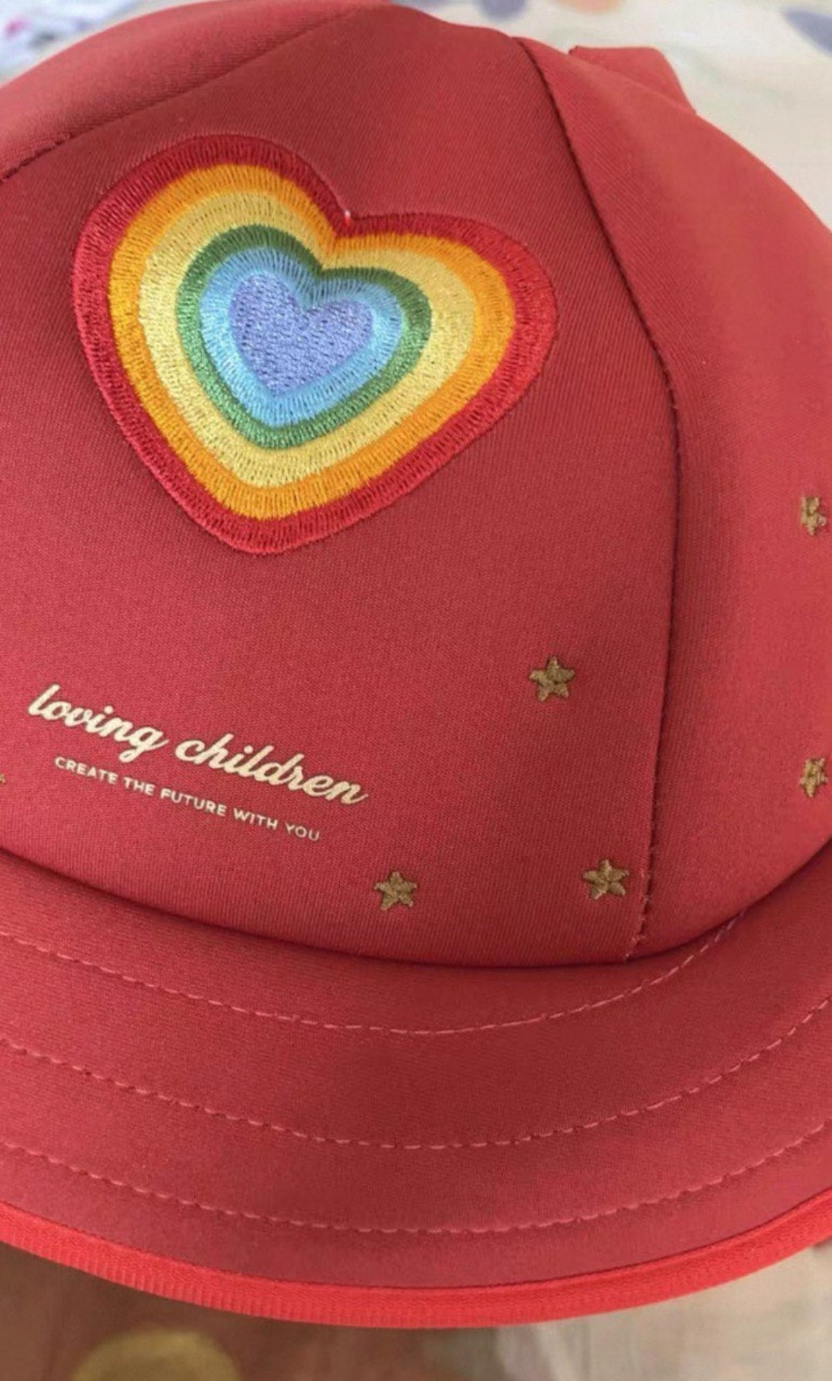 Mochila preescolar divertida con corazón multicolor