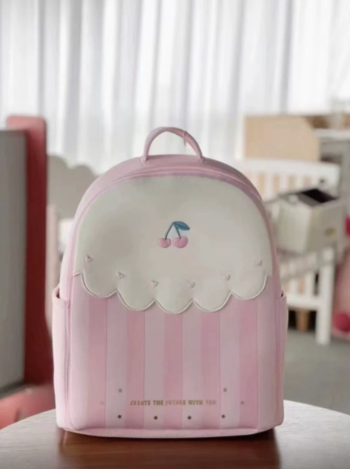 Mochila Zoy Zoii color rosa con diseño de postre