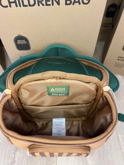 Mochila escolar divertida con diseño de manzanas y hojas verdes