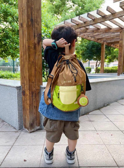 Mochila infantil colorida marrón y verde estilo avocado