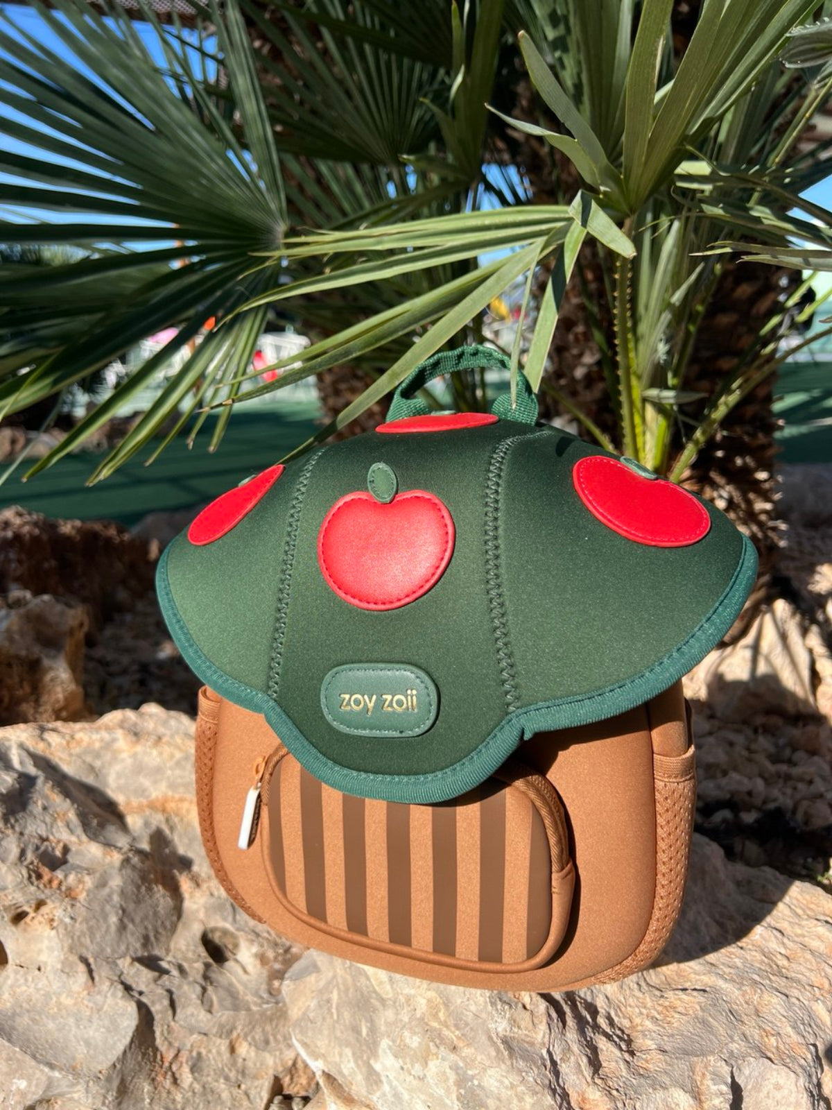 Mochila infantil temática del bosque con manzanas rojas