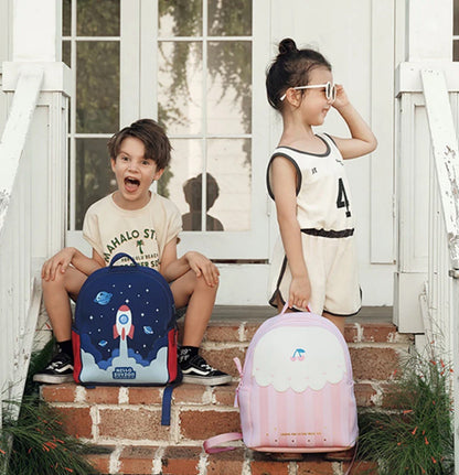 Mochila preescolar de diseño tierno con cerezas bordadas