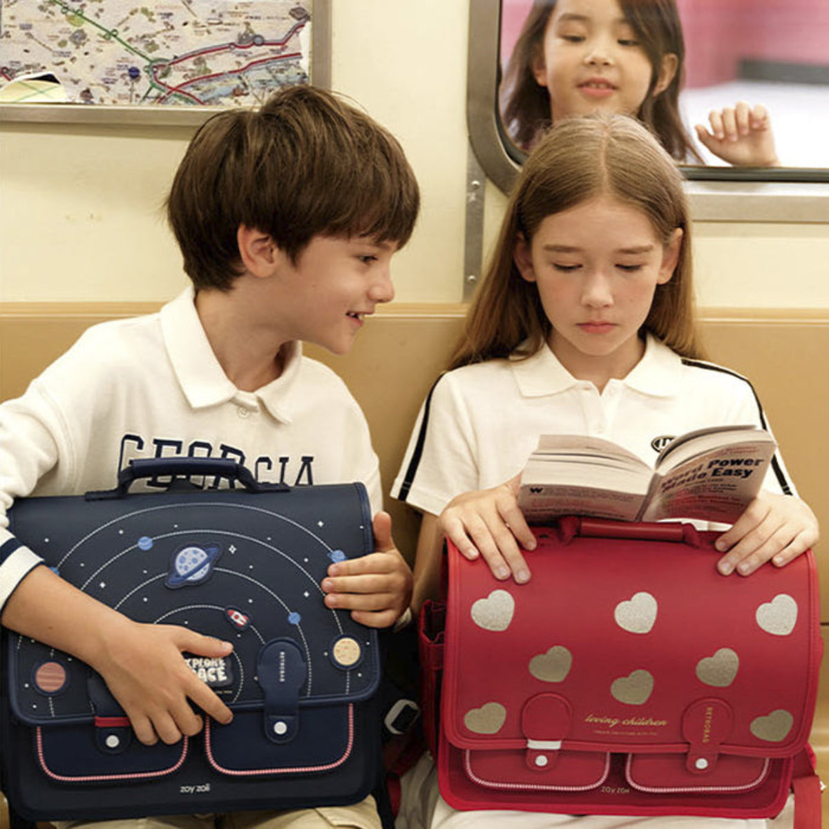 Mochila preescolar con estampado espacial y planetas