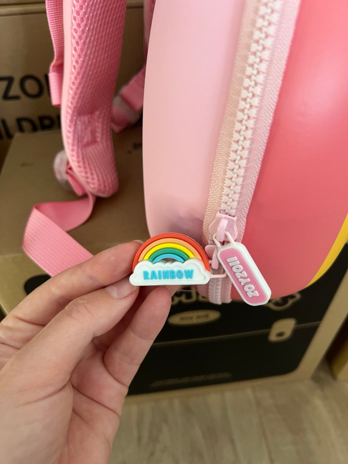 Mochila para niños con arcoíris alegre y nube blanca
