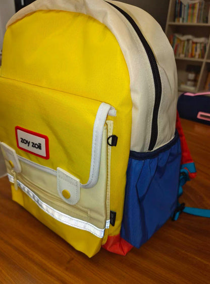 Mochila escolar Zoy Zoii amarilla y roja con detalles en azul