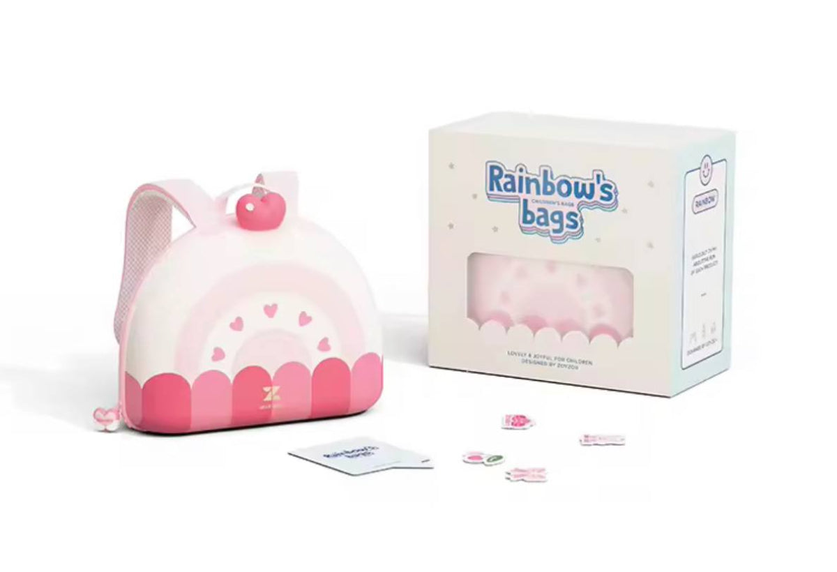 Mochila Zoy Zoii color rosa pastel con diseño de arcoíris y corazones