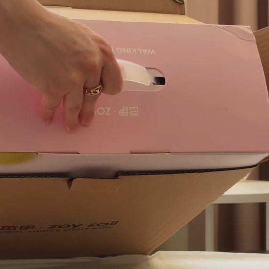 Mochila escolar Zoy Zoii para niñas en color rojo y rosa con tirantes acolchados, bolsillo frontal con cremallera y diseño práctico para uso diario