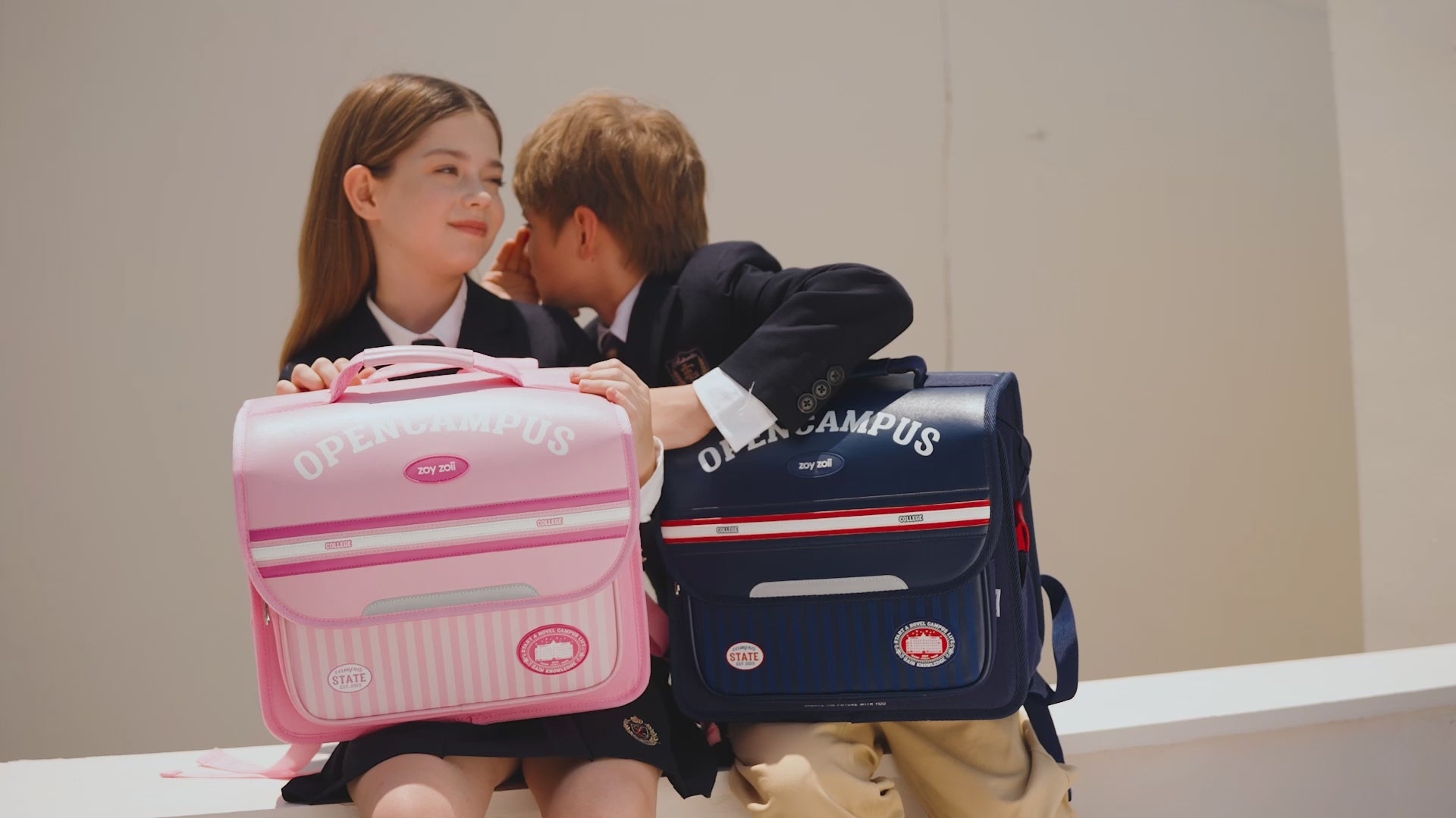 Zoy Zoii mochila escolar azul marino para niños, modelo OpenCampus con diseño a rayas, correas acolchadas y bolsillos prácticos, ideal para uso diario en el colegio