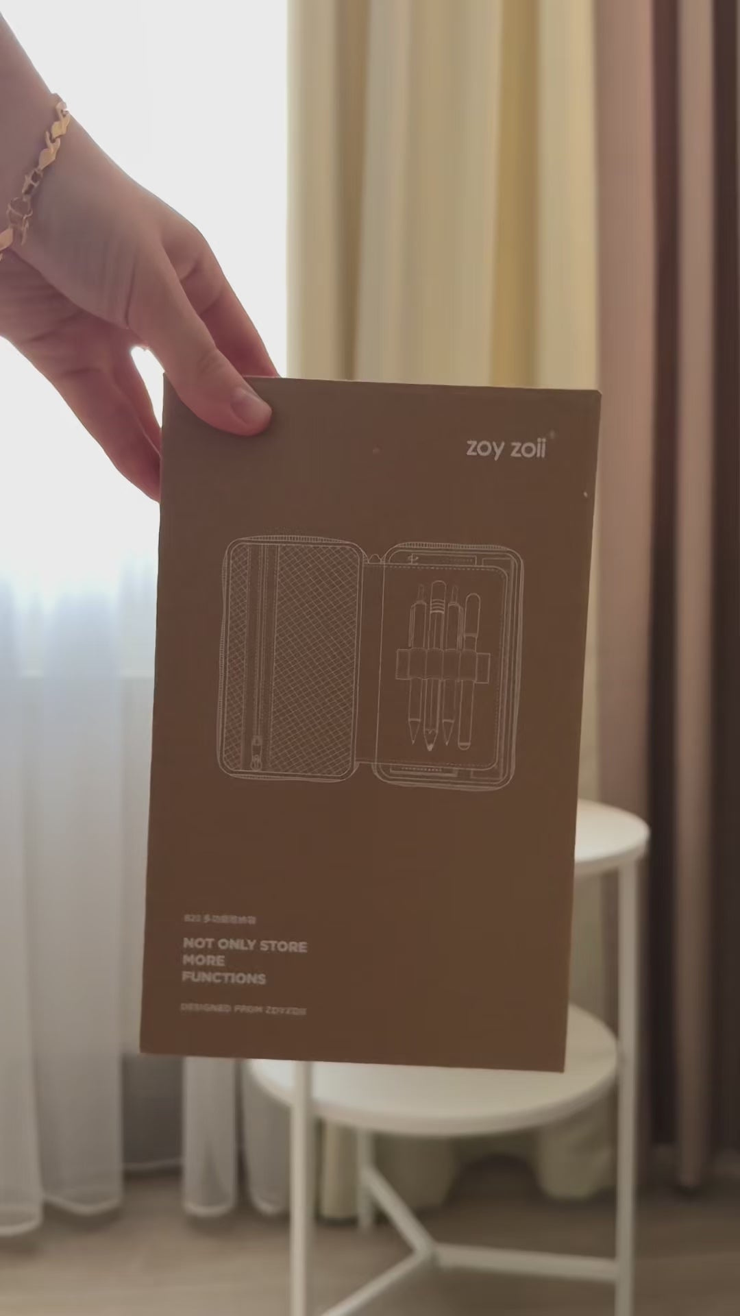 Estuche escolar para niños Zoy Zoii con diseño de cereza espacial color rosa