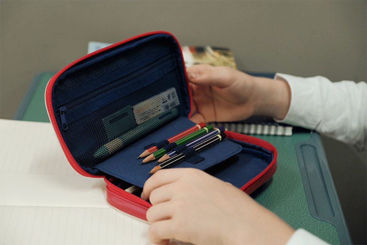 Estuche escolar para niños Zoy Zoii con diseño de cohete espacial color azul