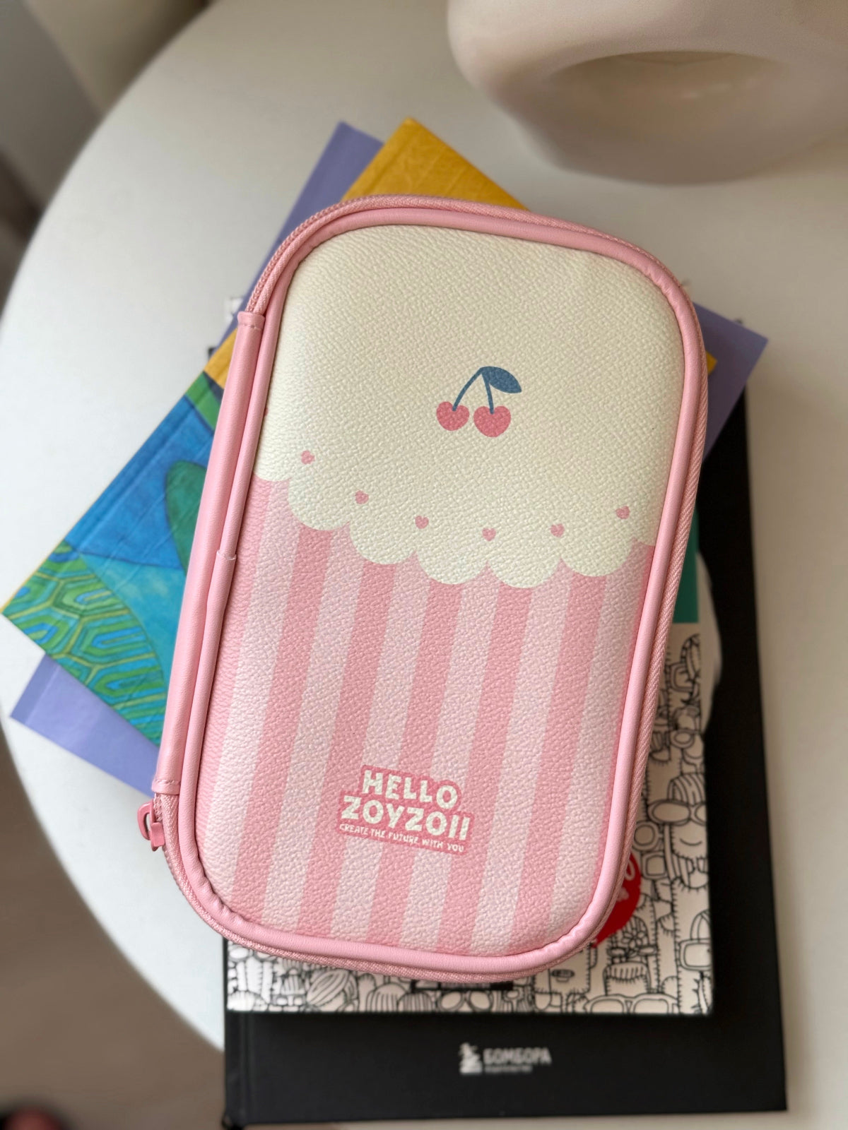 Estuche escolar infantil Zoy Zoii con diseño de cereza