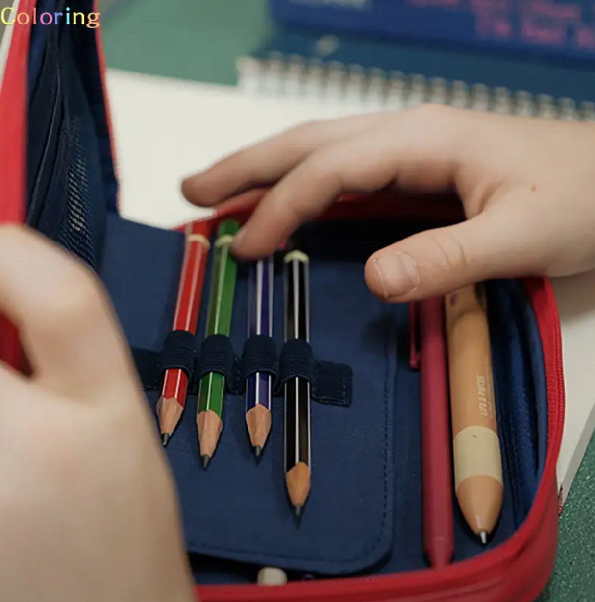 Estuche escolar para niños Zoy Zoii con diseño de cohete espacial color azul