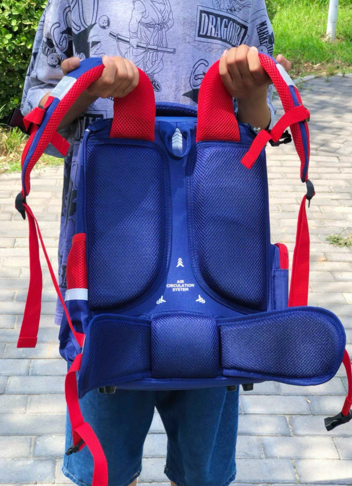 Zoy Zoii mochila escolar infantil azul y roja con diseño clásico, compartimentos amplios y tirantes acolchados para mayor comodidad, ideal para niños en primaria