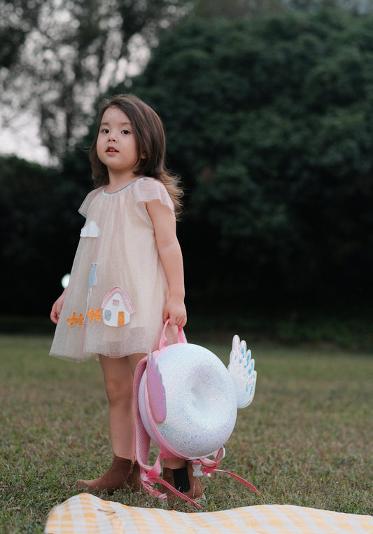 Mochila infantil redonda Zoy Zoii en color rosa con alas brillantes